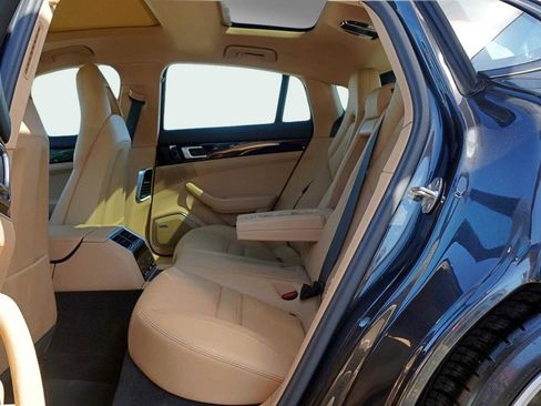 Used 2021 Porsche Panamera w/ Premium Package image 18