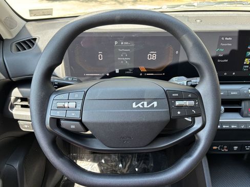 Used 2025 Kia K4 LXS image 35