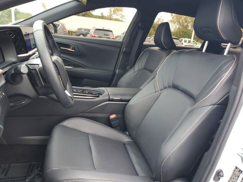 Used 2025 Toyota Crown Signia XLE image 18