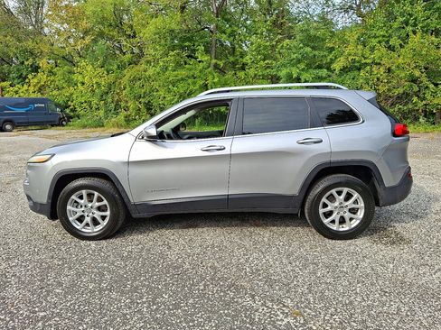 Used 2017 Jeep Cherokee Latitude w/ Cold Weather Group image 2