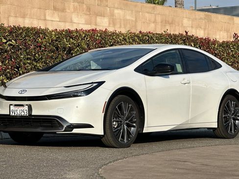 Used 2026 Toyota Prius XLE image 8