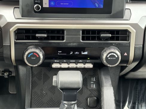 Certified 2024 Toyota Tacoma SR5 AWD/4WD image 15