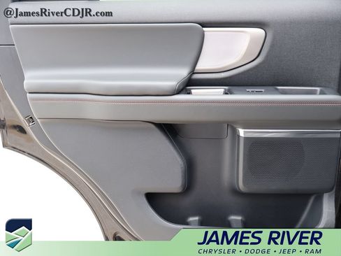 Used 2025 Ford Expedition Active AWD/4WD image 19