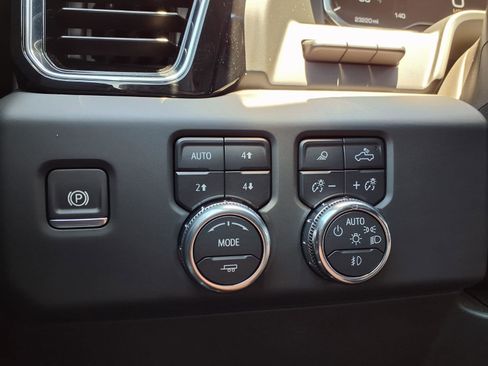 Used 2024 GMC Sierra 1500 Denali w/ Denali Reserve Package AWD/4WD image 19