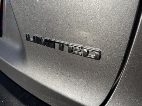 Used 2020 Jeep Cherokee Limited w/ Luxury Group FWD image 7