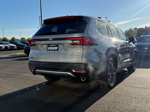 Used 2026 Toyota Grand Highlander AWD Hybrid image 5