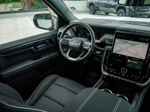 New 2026 GMC Yukon XL Elevation w/ LPO, Elevation Black Package AWD/4WD image 16