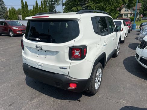 Used 2018 Jeep Renegade Latitude w/ Cold Weather Group image 4