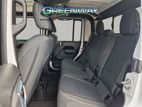 Used 2025 Jeep Gladiator Sport AWD/4WD image 19