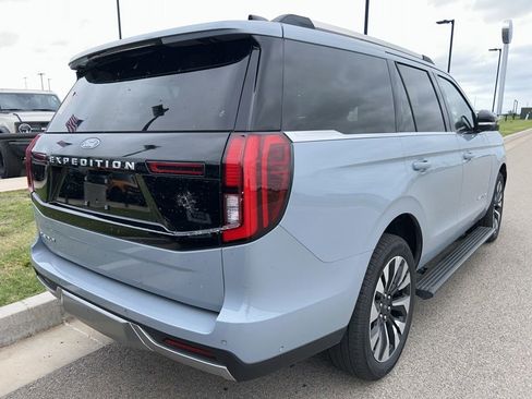 Used 2025 Ford Expedition Platinum w/ Driver's Package AWD/4WD image 6