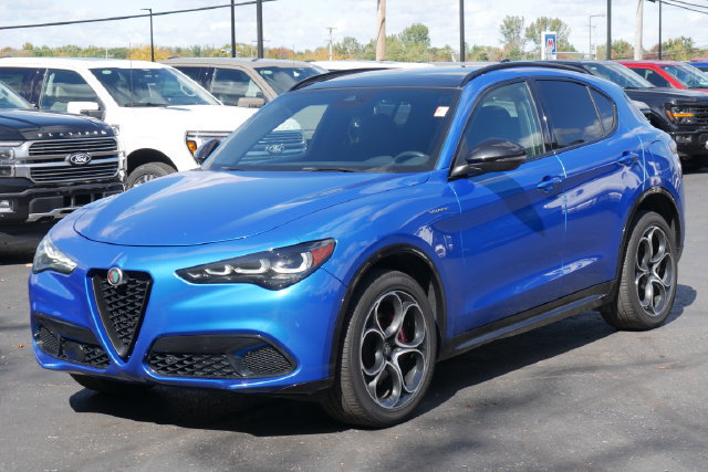 Used 2024 Alfa Romeo Stelvio Veloce AWD/4WD image 8