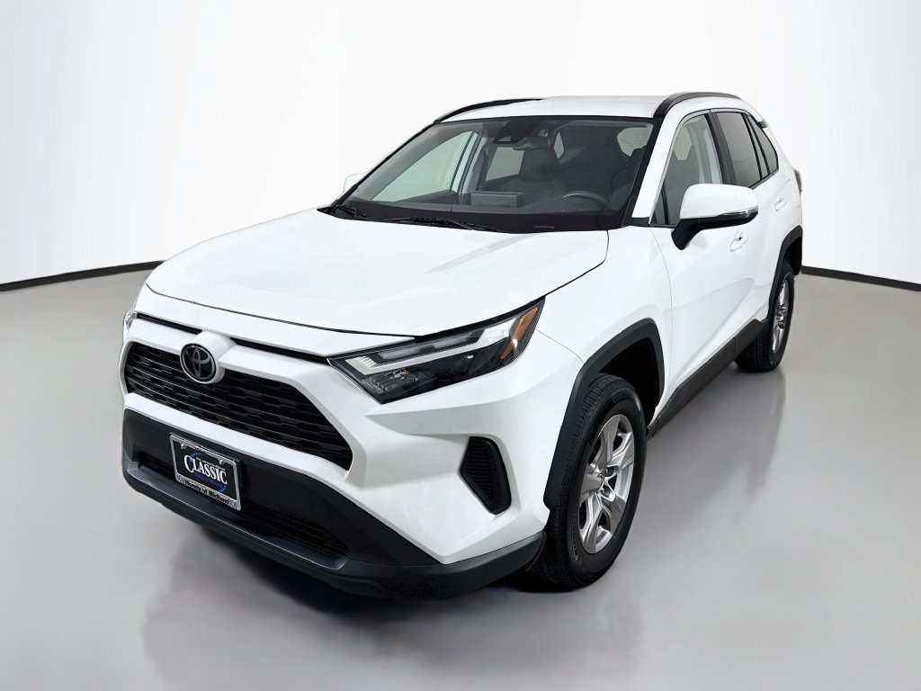 Used 2025 Toyota RAV4 XLE FWD image 3