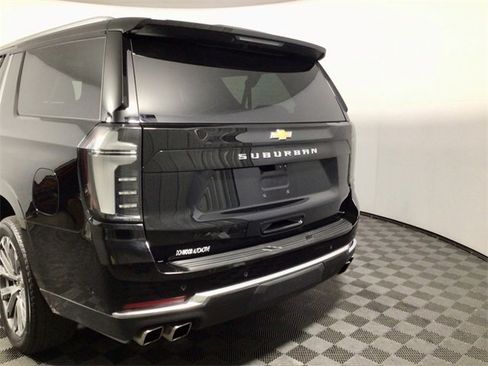 Used 2025 Chevrolet Suburban High Country image 11