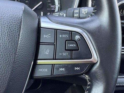 Used 2021 Toyota Highlander XLE AWD/4WD image 28