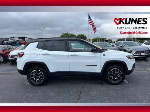 Used 2025 Jeep Compass Trailhawk AWD/4WD image 5