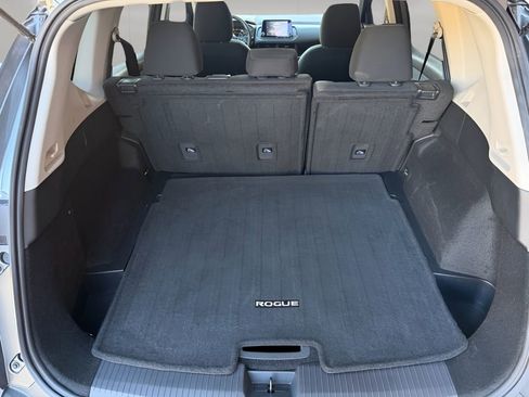Used 2023 Nissan Rogue S image 18