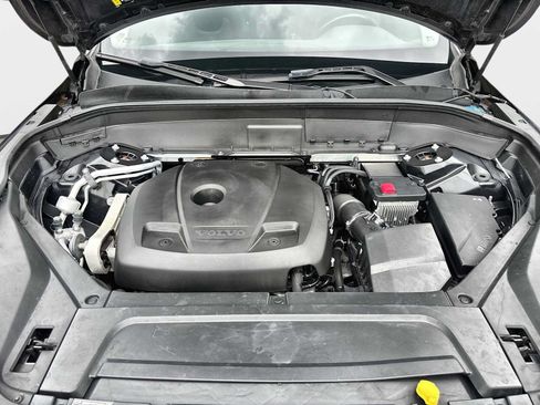 Used 2021 Volvo XC90 T5 Momentum w/ Protection Package Premier FWD image 13