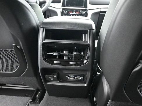 New 2025 Jeep Grand Cherokee Altitude image 23