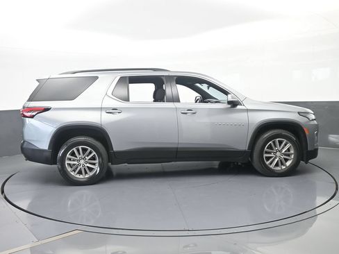 Used 2023 Chevrolet Traverse LT FWD image 7