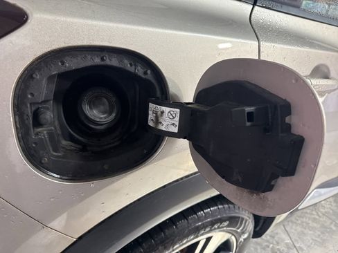 Used 2021 Nissan Rogue Platinum image 16