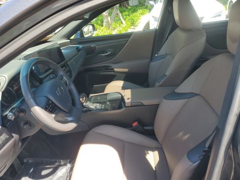 Certified 2022 Lexus ES 300h w/ Premium Package image 17