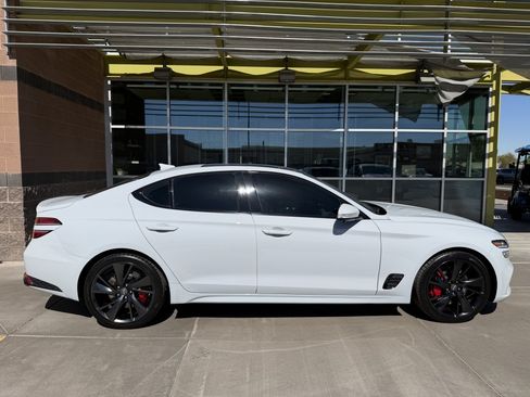 Used 2022 Genesis G70 3.3T RWD image 9