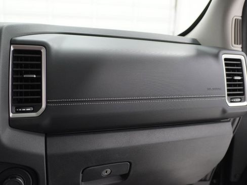 Used 2024 Nissan Frontier SV w/ SV Convenience Package RWD image 31