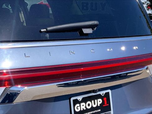 Used 2023 Lincoln Navigator 4WD image 10