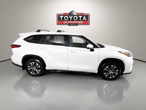 Certified 2022 Toyota Highlander XLE image 8