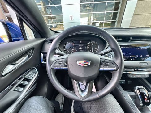 Used 2023 Cadillac XT4 Luxury w/ Cold Weather Package AWD/4WD image 14