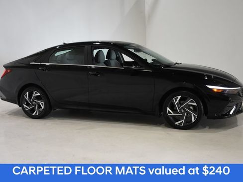 Used 2025 Hyundai Elantra Limited FWD image 4