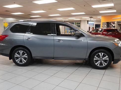 Used 2020 Nissan Pathfinder SV AWD/4WD image 12