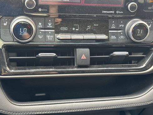 Used 2022 Toyota Highlander XLE image 12