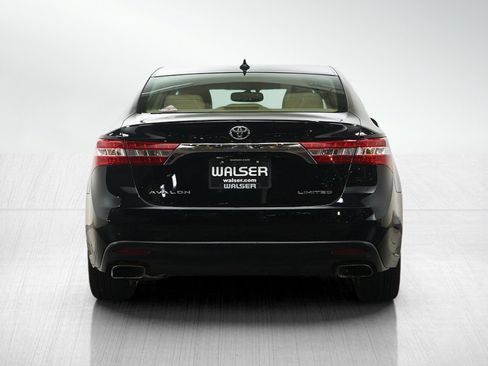 Used 2014 Toyota Avalon Limited w/ Technology Package FWD image 4