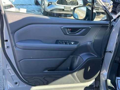 Used 2025 Subaru Forester Premium image 9