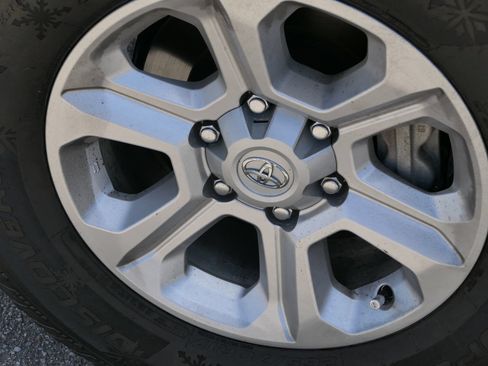 Used 2022 Toyota 4Runner SR5 Premium AWD/4WD image 9