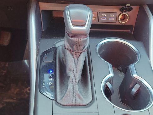 Used 2022 Toyota Highlander XLE image 29