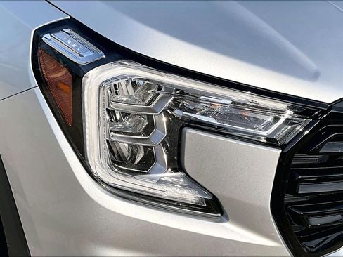 Used 2022 GMC Terrain SLE w/ Driver Convenience Package image 28