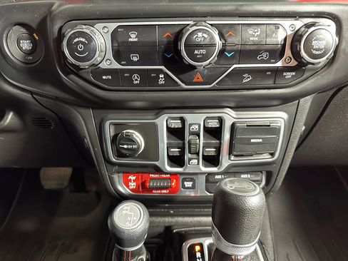 Used 2018 Jeep Wrangler Unlimited Rubicon w/ LED Lighting Group image 21