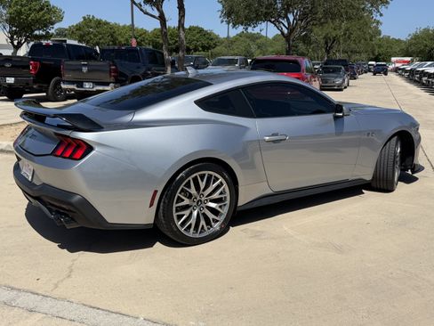 Certified 2025 Ford Mustang GT Premium RWD image 5