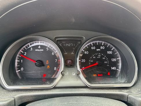 Used 2015 Nissan Versa SV FWD image 26