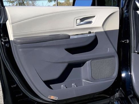 Used 2021 Toyota Sienna XLE image 21