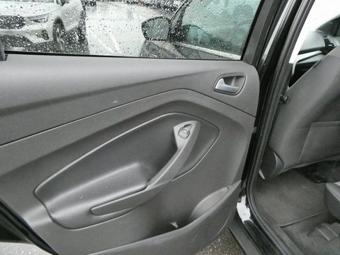 Used 2017 Ford Escape SE image 24