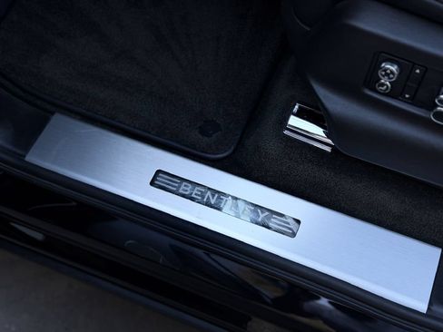 Used 2021 Bentley Bentayga AWD/4WD image 12