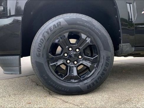 Used 2017 Chevrolet Silverado 1500 LTZ Z71 w/ LTZ Plus Package image 9