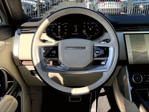 Used 2023 Land Rover Range Rover Long Wheelbase SE image 8