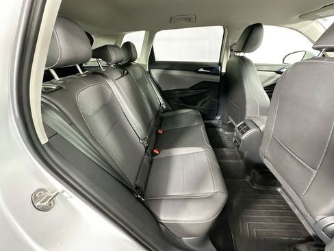 Used 2024 Volkswagen Taos SE image 27