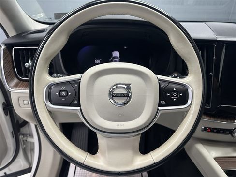 Used 2022 Volvo XC60 B5 Momentum w/ Climate Package AWD/4WD image 22