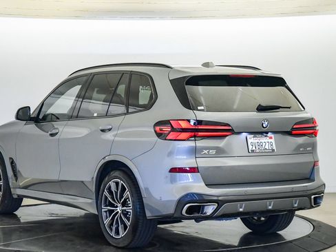 Used 2026 BMW X5 sDrive40i w/ M Sport Package RWD image 2
