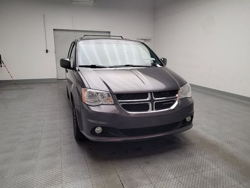 Used 2017 Dodge Grand Caravan SXT image 14